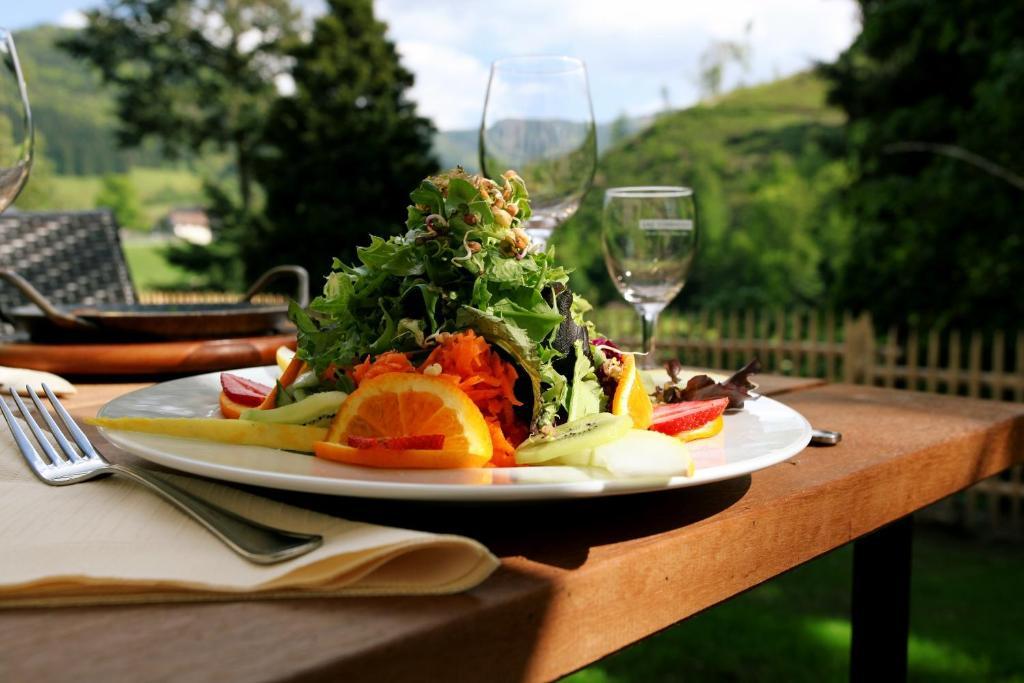 hotel rainhof scheune&naturpark restaurant  Kirchzarten Buitenkant foto